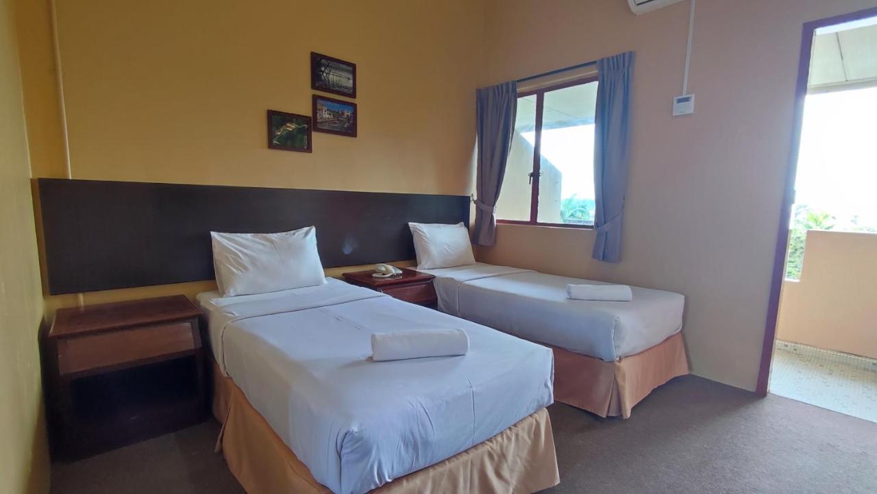 Mersing Merlin Inn Exterior foto