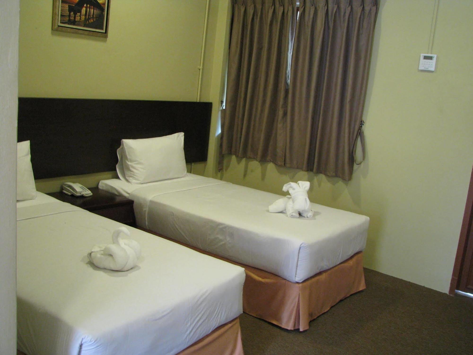 Mersing Merlin Inn Exterior foto