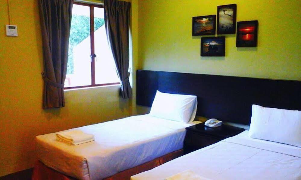Mersing Merlin Inn Exterior foto